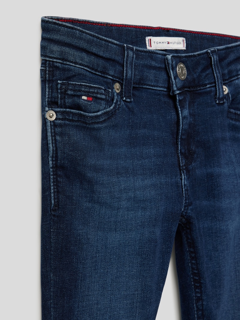 Jeans mit Label-Patch Modell 'NORA' in dunkelblau