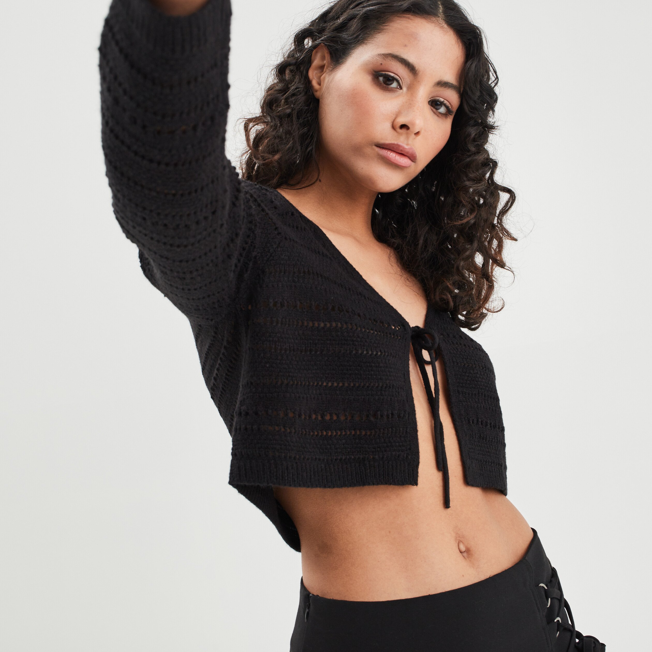 Gilet cropped ajouré manches longues noir femme | La Halle