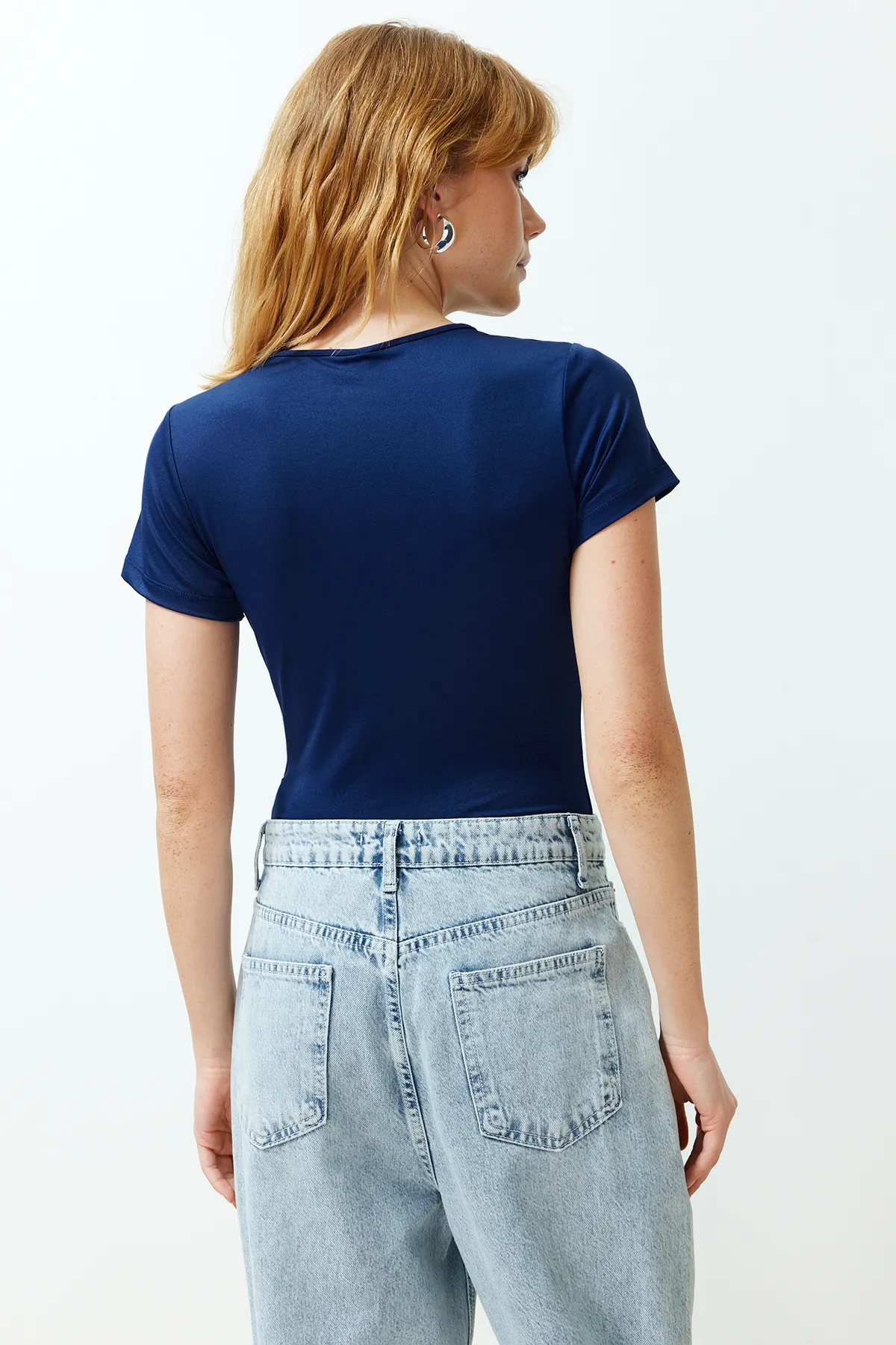 Trendyol Collection  Marineblauer kurzärmliger Stretch-Strickbody mit Druckknöpfen TWOSS24BD00034