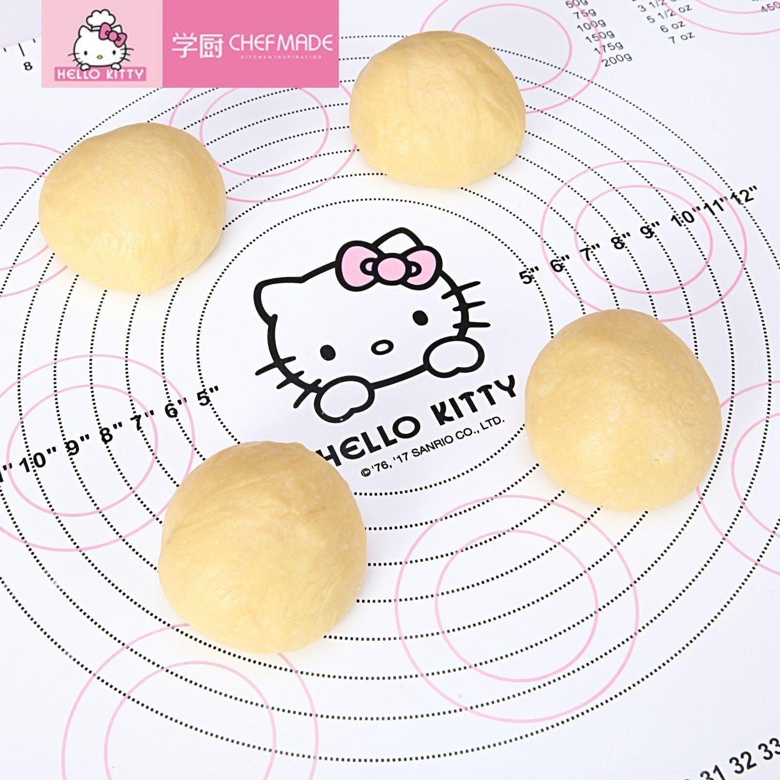 Chefmade Backmatte Ausrollmatte für Teig mit Messskalen antihaft, Silikon (CHEFMADE, HELLO KITTY, Pink, 600x400mm, Silikon-Backmatte, Teigunterlage mit Messskala, Silikonmatte, rutschfest, hygienisch, waschbar, antihaftbeschichtet, 1-tlg., Premium),