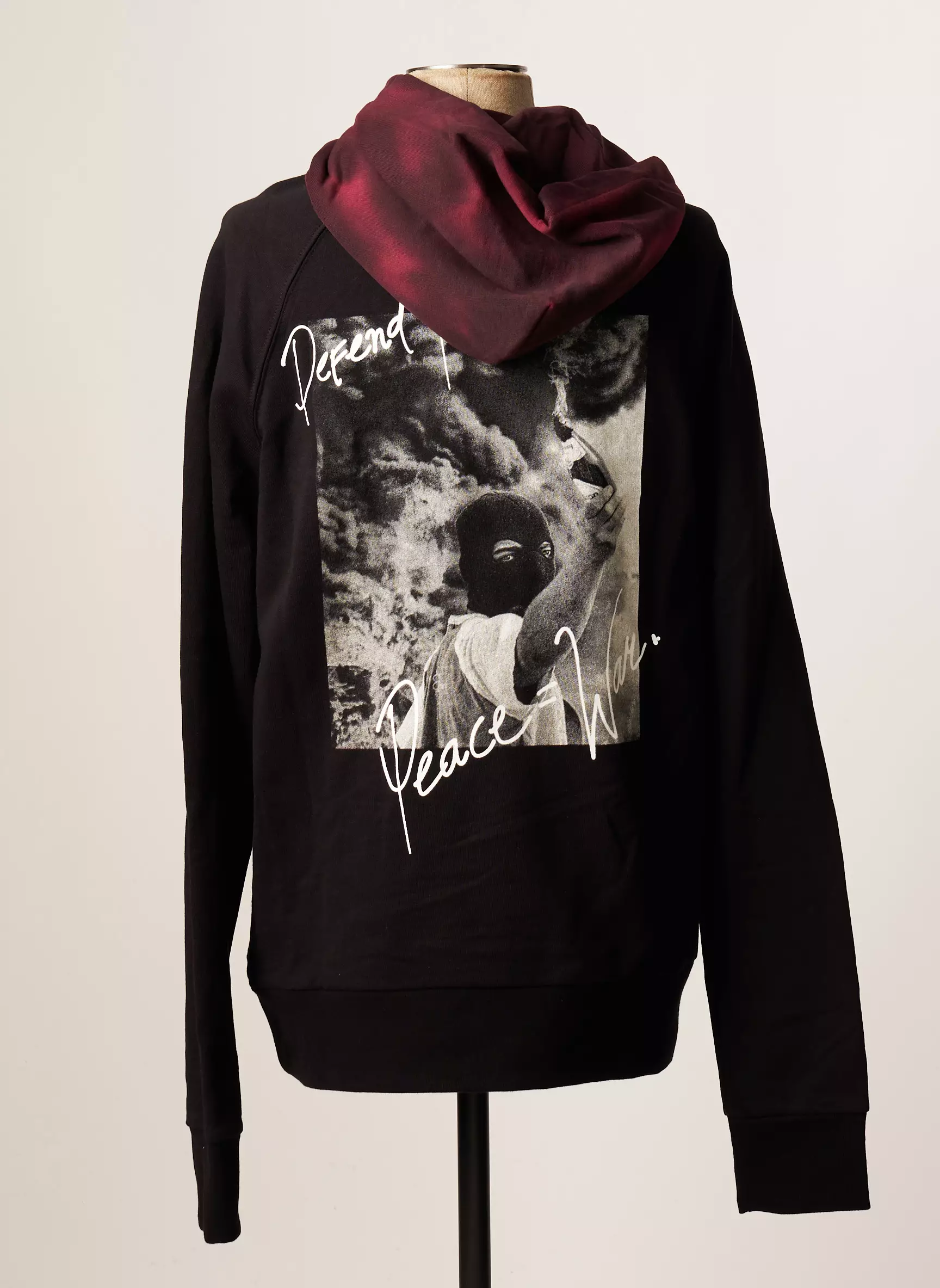 Defend Sweat Capuche Homme couleur noir