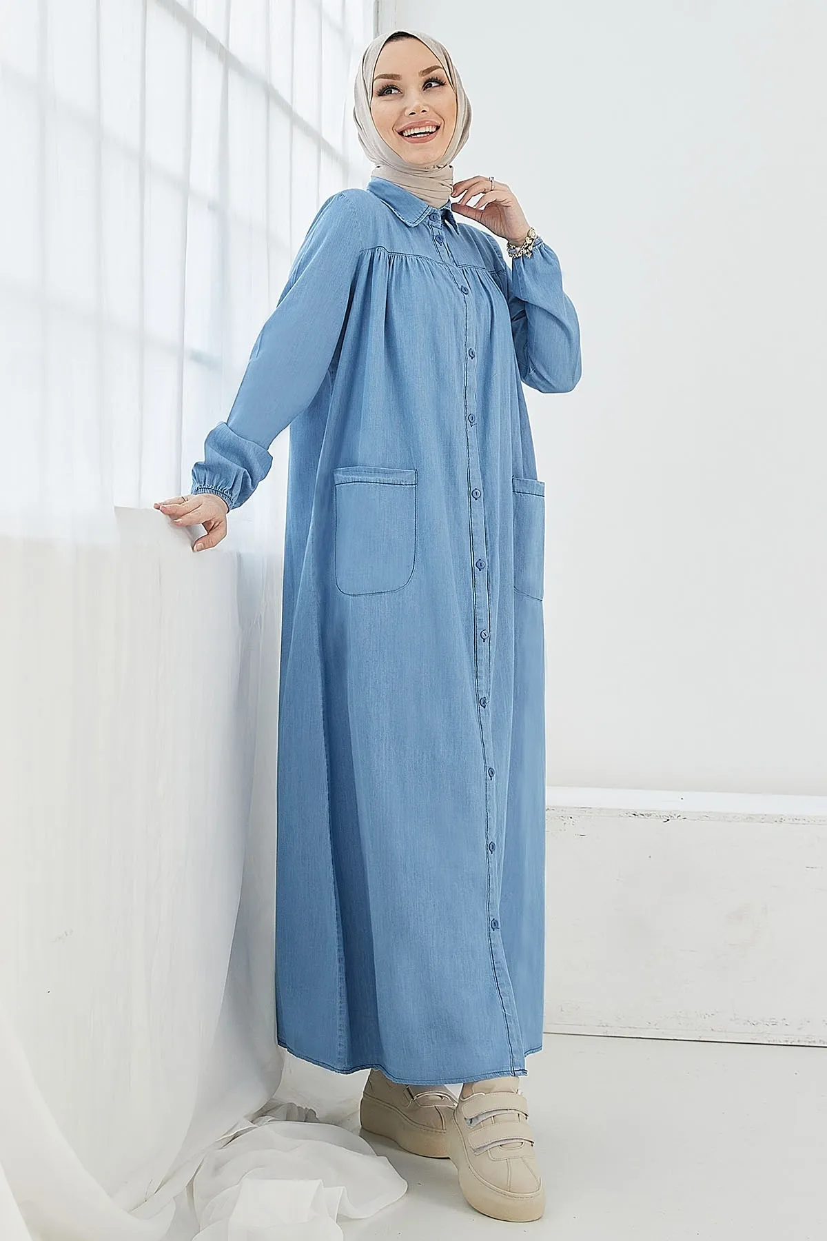 InStyle  Mayra Robe Denim-Kleid mit Taschen – Hellblau