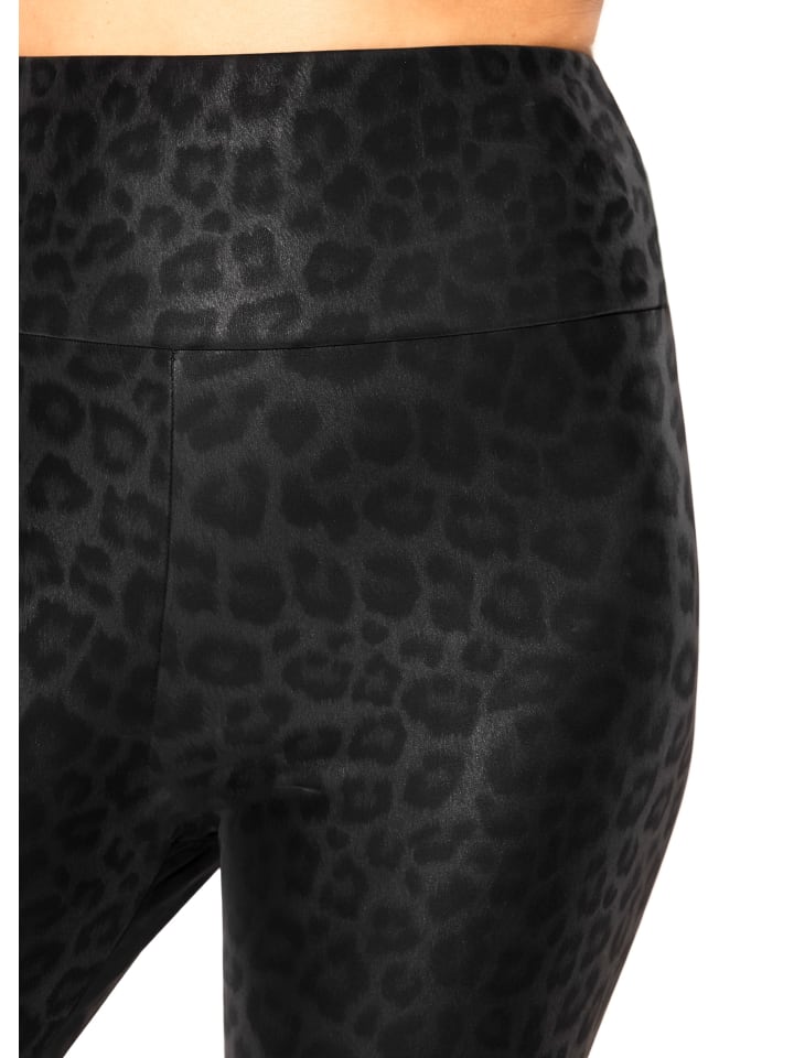 SASSYCLASSY Kunstleder Leggings mit Leo Print in Schwarz günstig kaufen