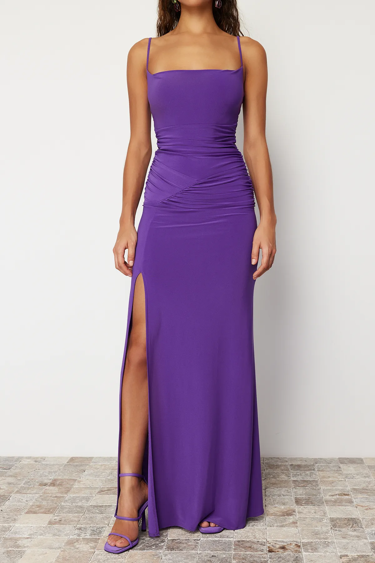Trendyol Collection  Pflaumenfarbenes, schlichtes, gestricktes Abendkleid und Abschlusskleid TPRSS22AE0112