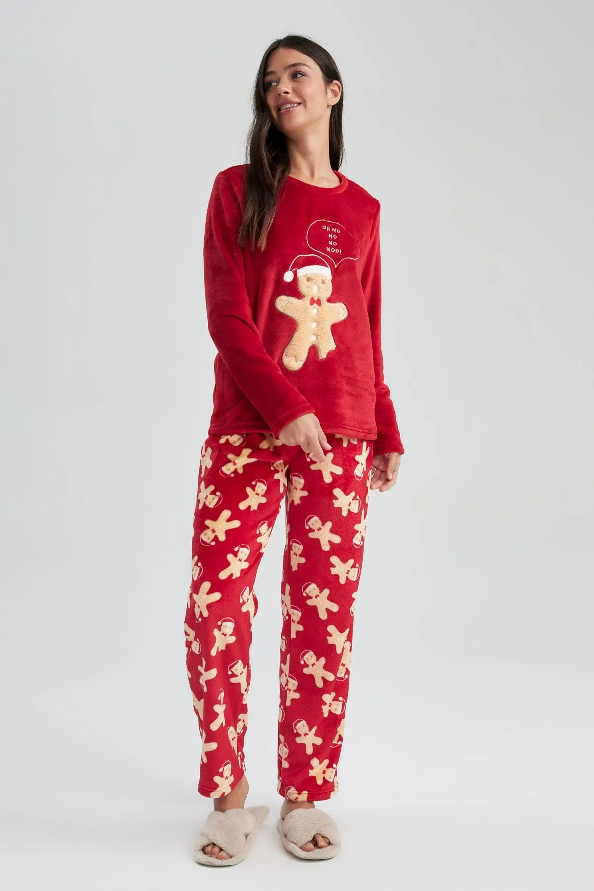 DeFacto  Verlieben Sie sich in ein weihnachtliches Pyjama-Set aus Fleece mit langen Ärmeln, A3369ax23wn