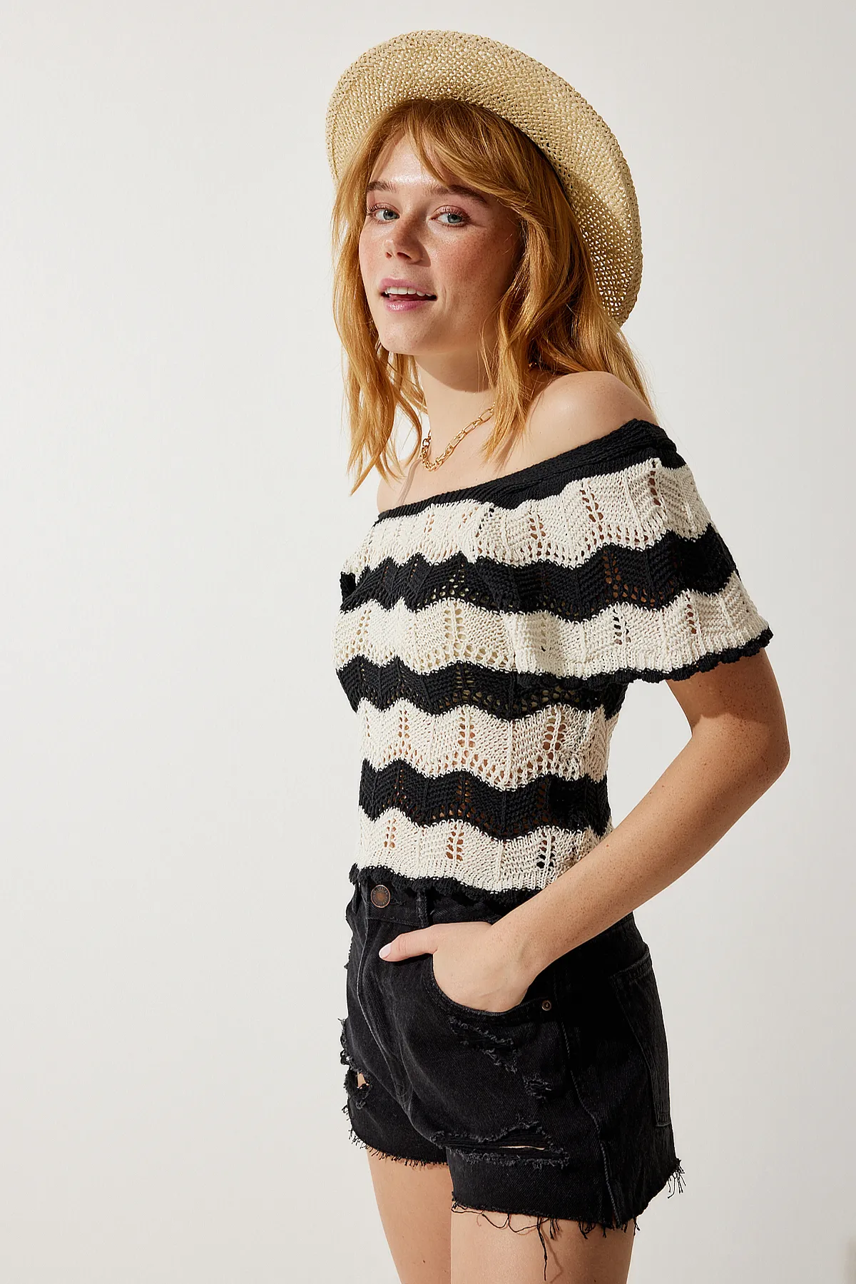 Happiness İstanbul  Damen Bluse mit durchbrochenem Strickmuster in Schwarz/Creme YU00012