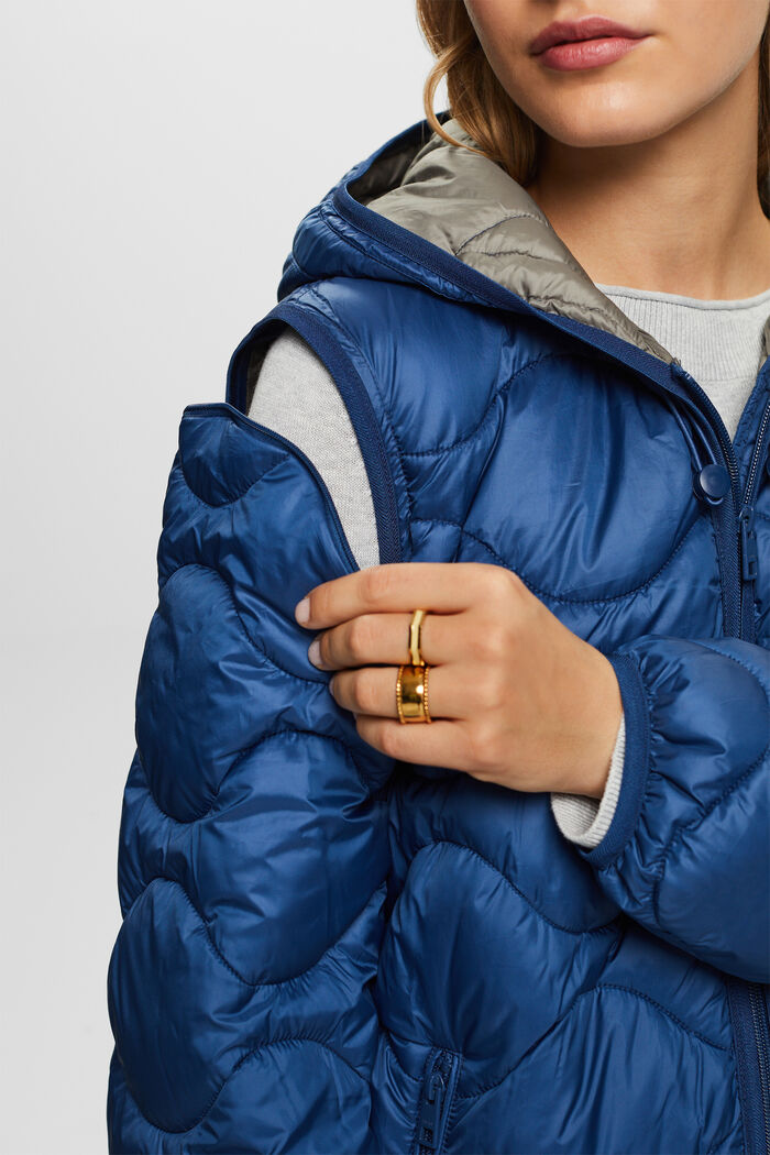 Recycelt: Wandelbare Steppjacke mit Kapuze