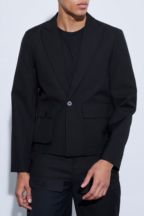Kurzer kastiger Blazer mit Cargo-Taschen