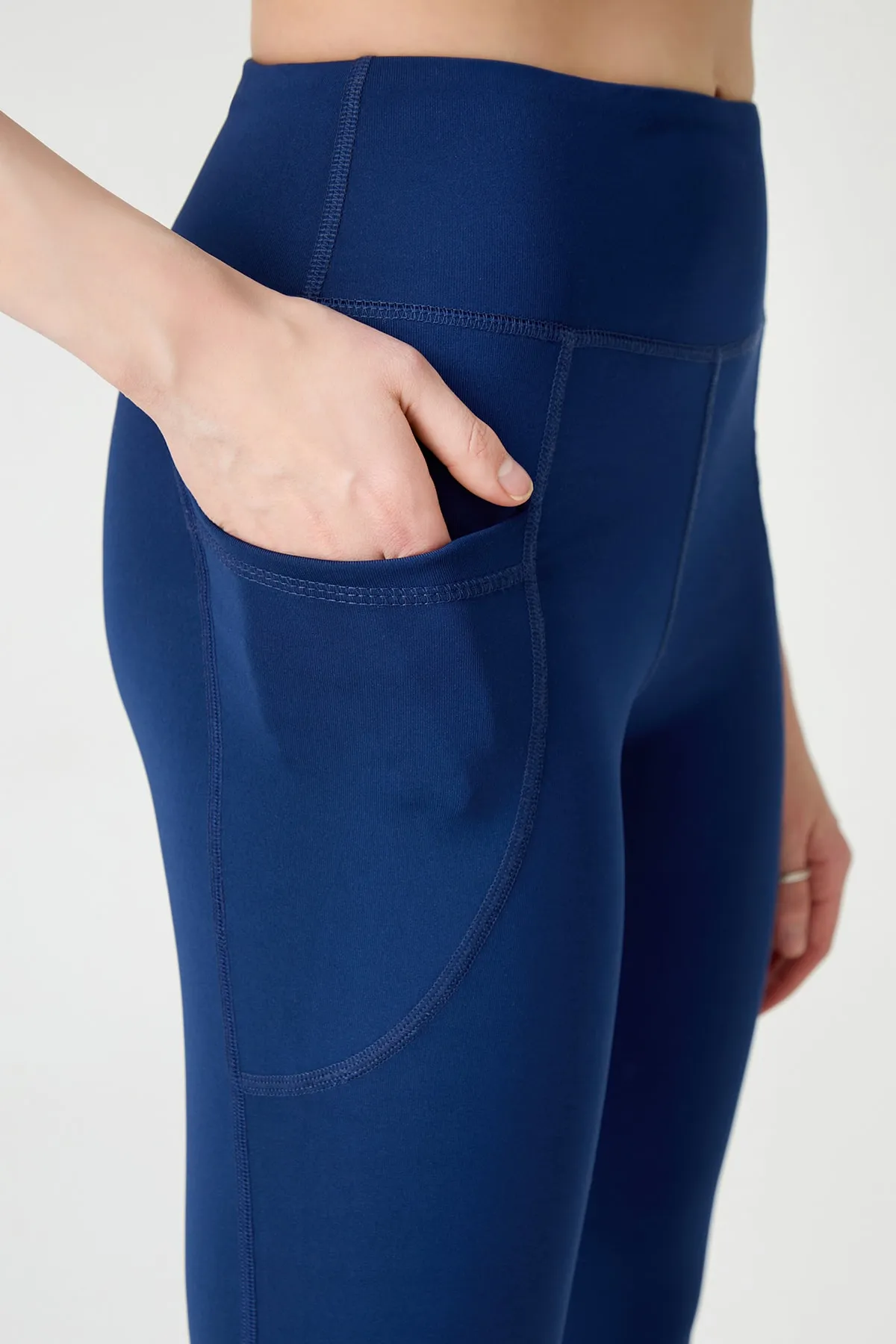 LOS OJOS  Marineblaue, glättende Bootcut-Strumpfhose mit ausgestelltem Bein und doppelter Tasche und hoher Taille für Damen