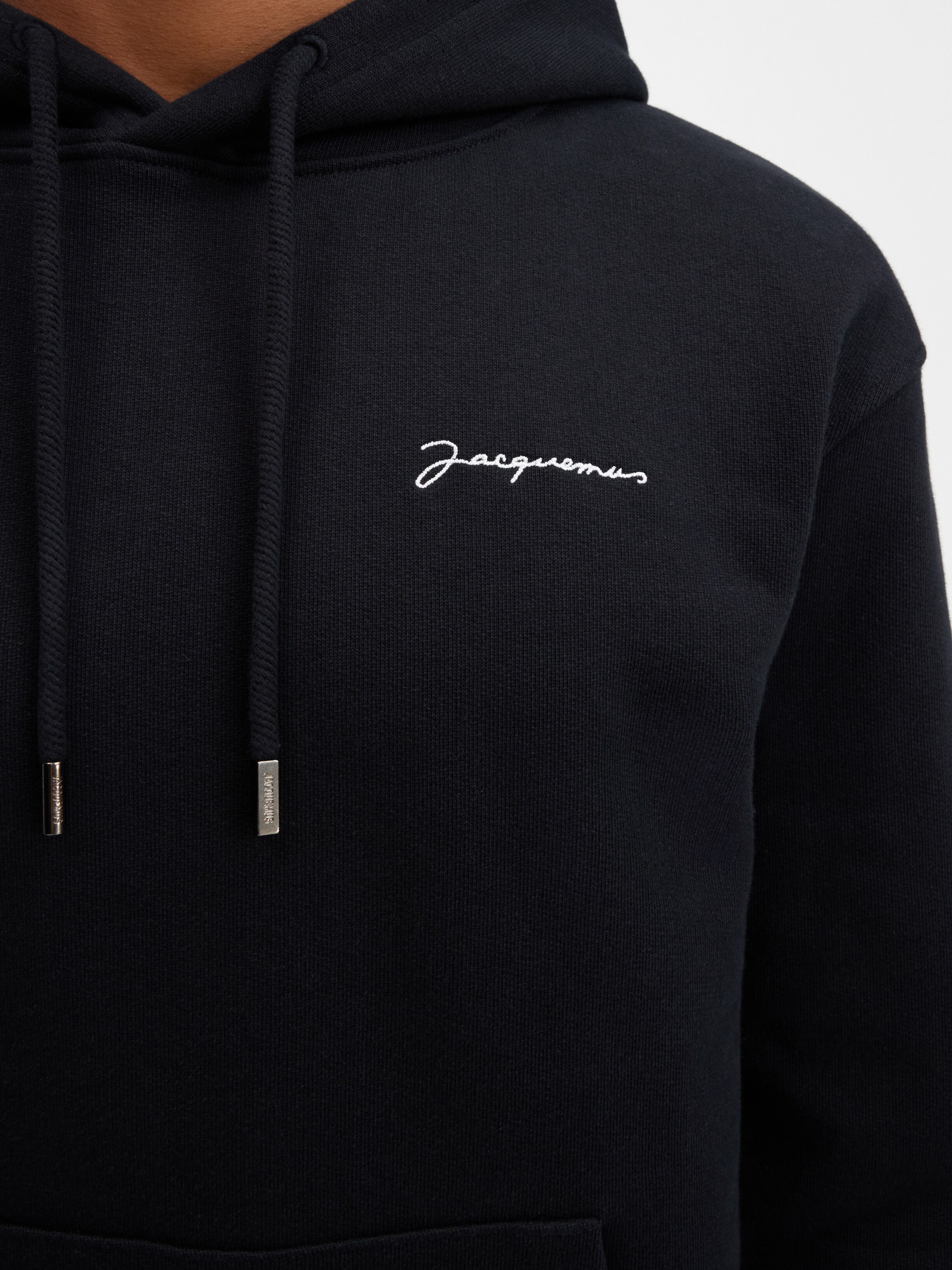 Le sweatshirt brodé