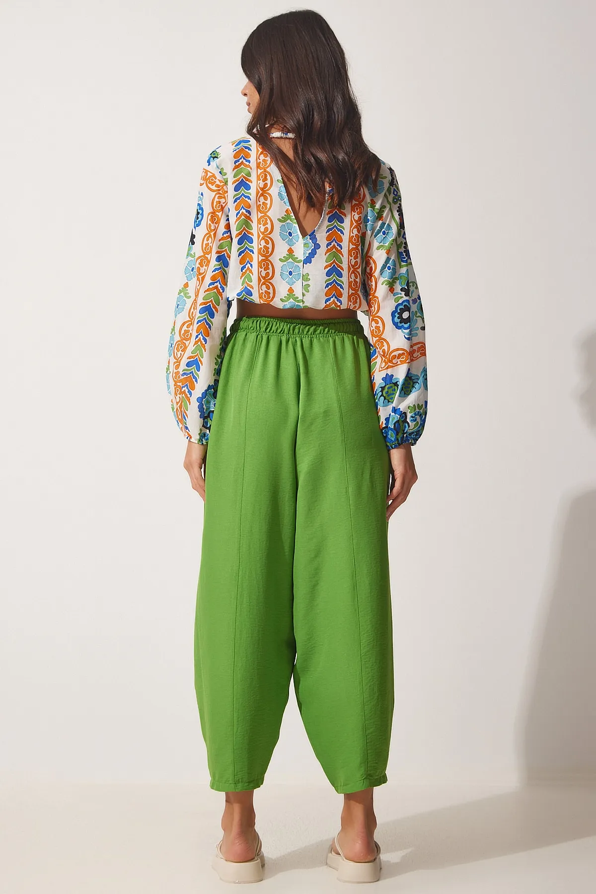 Happiness İstanbul  Lebhafte grüne Shalwar-Hose aus Leinenviskose mit Taschen CV00001 für Damen