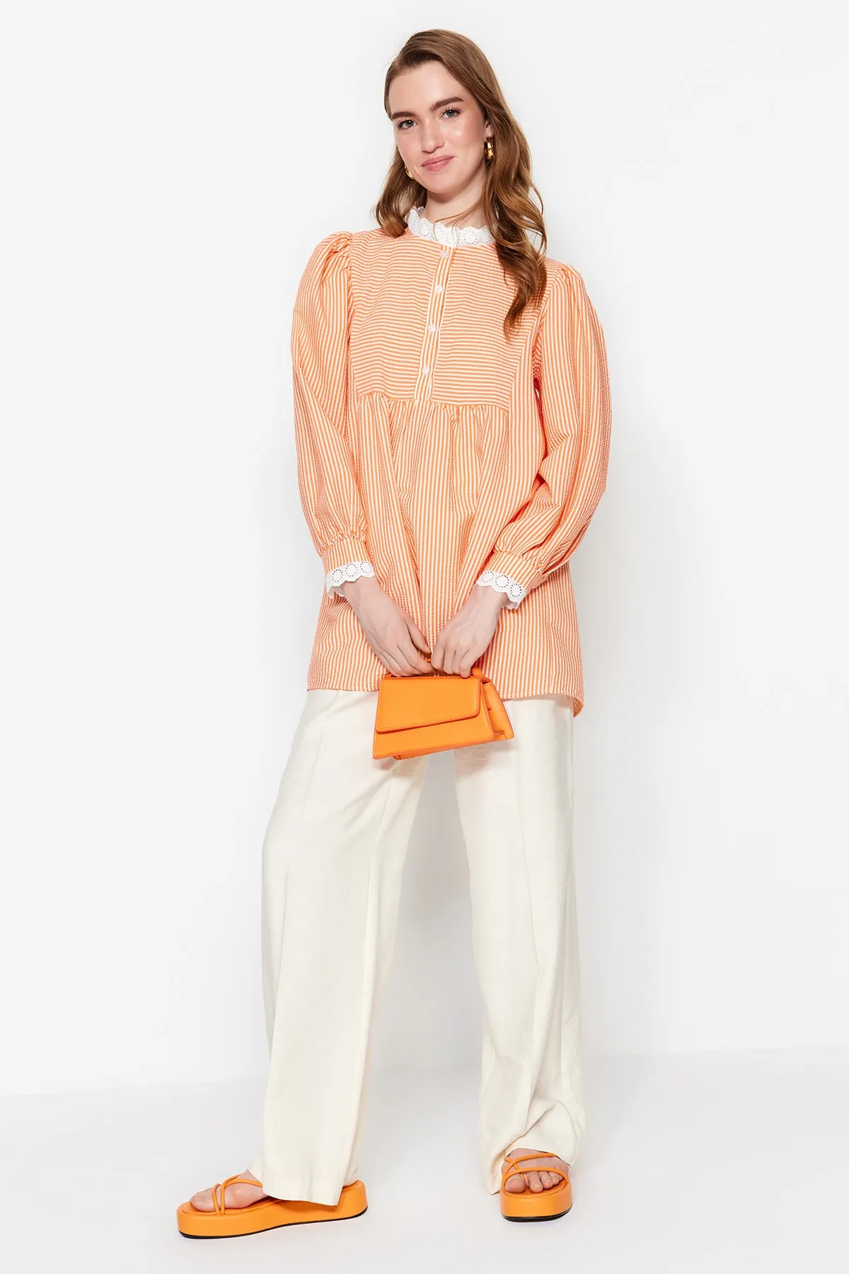 Trendyol Modest  Orangefarbene, karierte Seersucker-Tunika mit gewebter Spitze TCTSS23UK00067