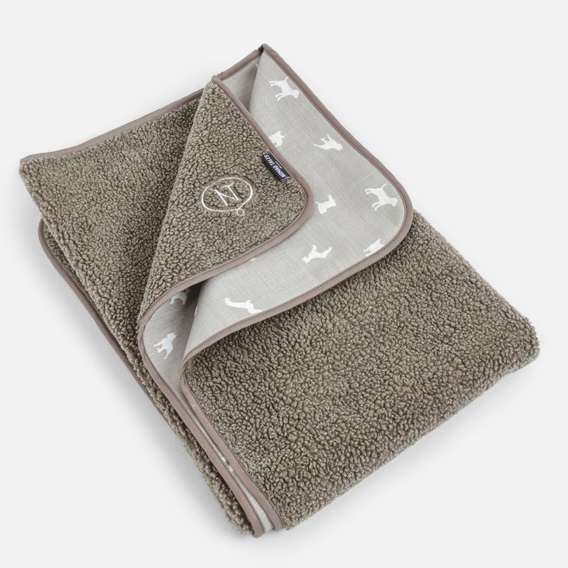 Nomad Tales Blush wasserfeste Kuscheldecke Taupe
