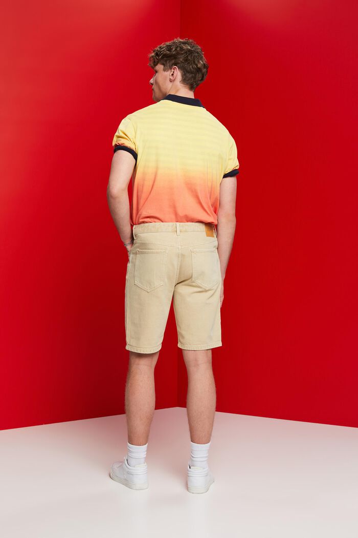 Shorts aus Coloured Denim
