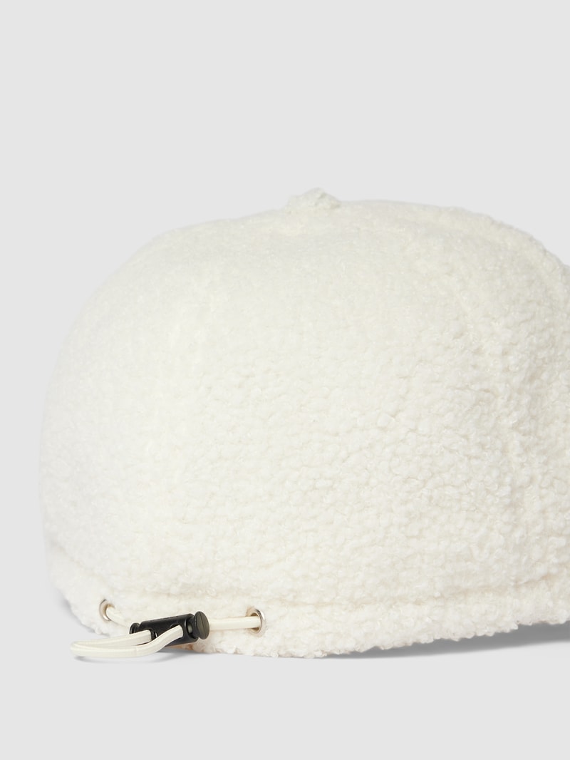 Basecap aus Teddyfell in offwhite