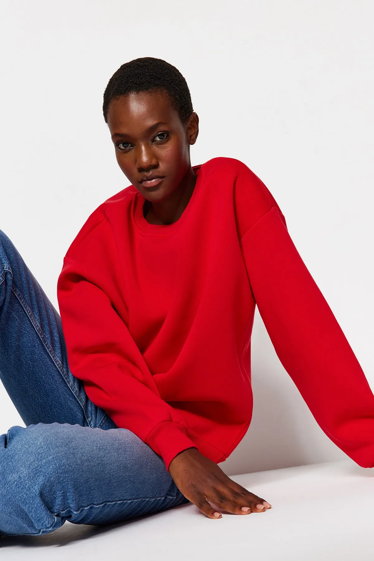 Trendyol Collection  Rotes Oversize/Bequem geschnittenes Basic-Rundhals-Sweatshirt aus dickem Fleece mit Innenfutter TWOAW24SW00102