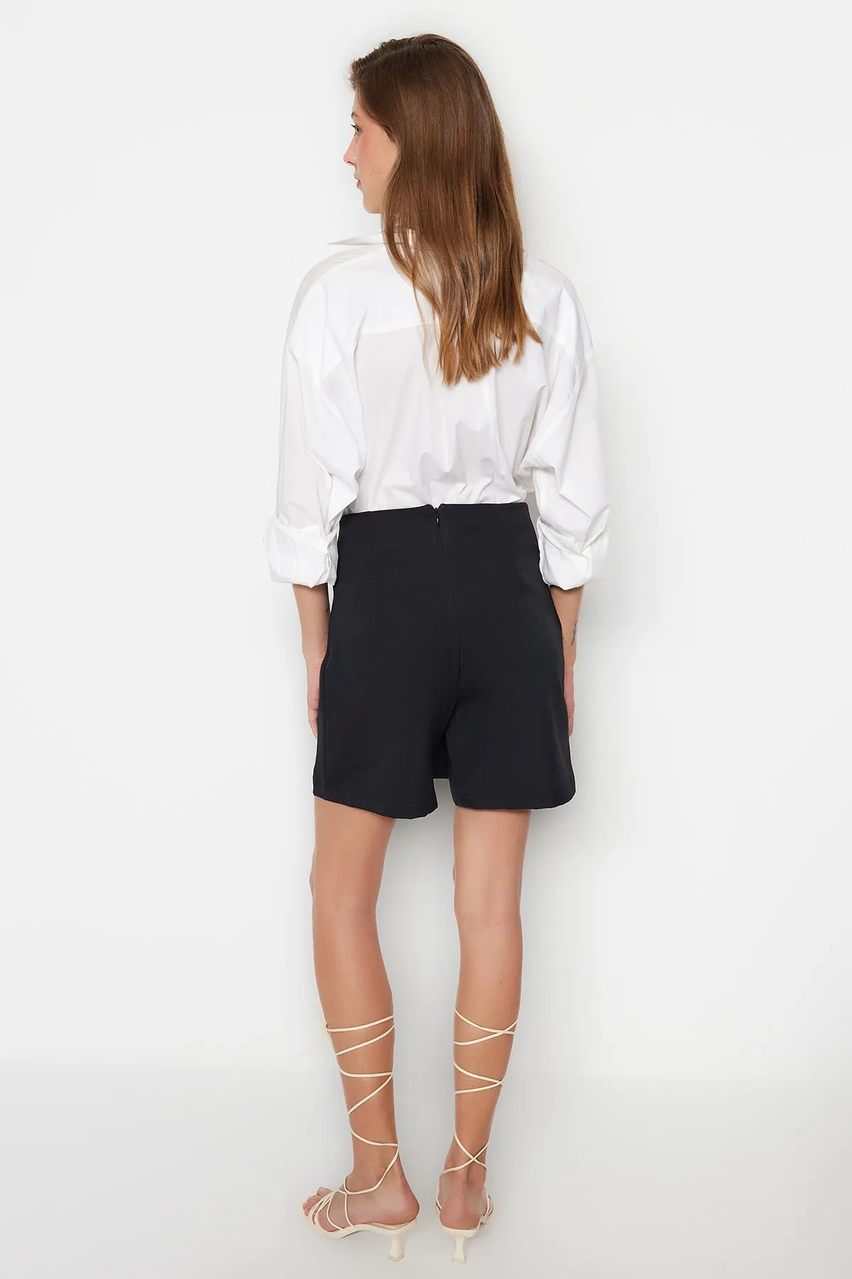 Trendyol Collection  Schwarzer, gewebter Shorts-Rock mit Reißverschluss und detaillierten Details TWOSS20SR0139