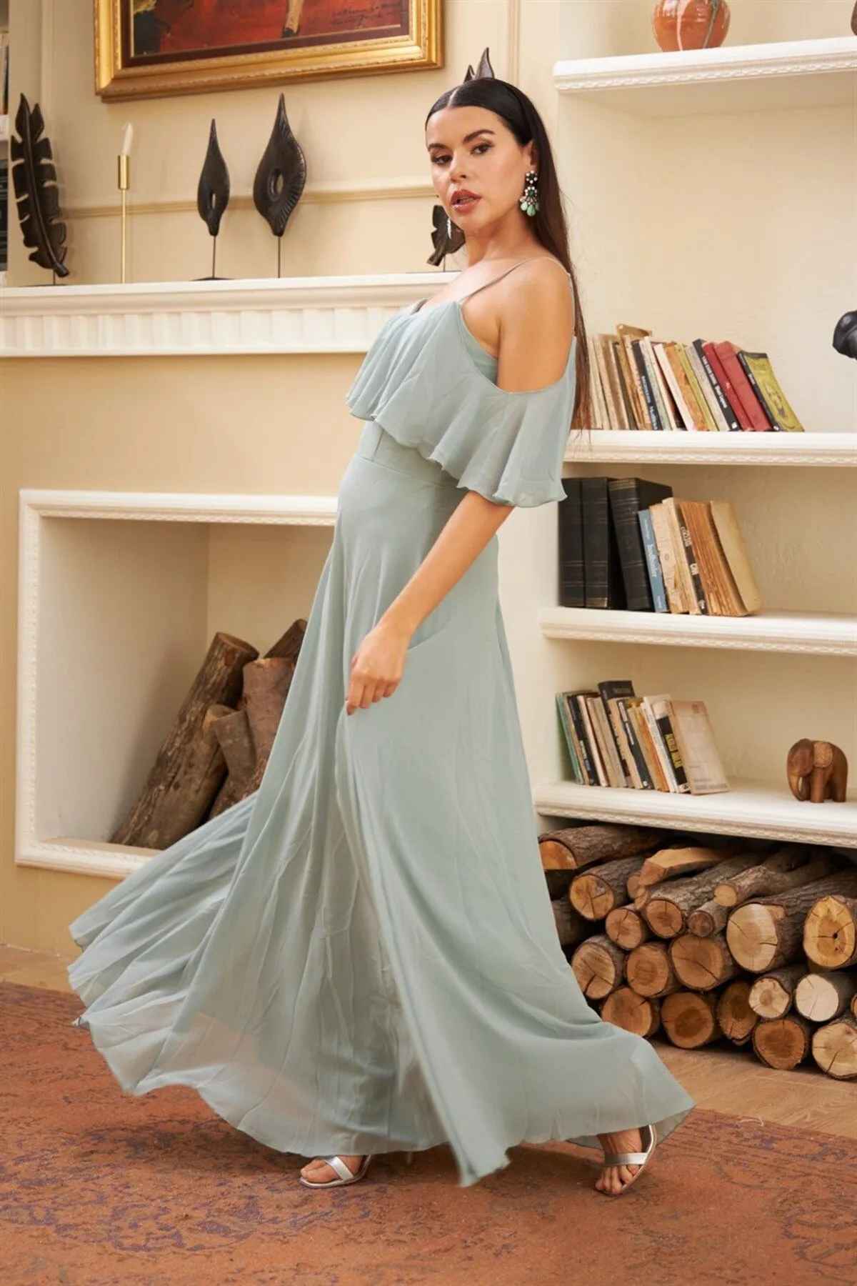 Carmen  Çağla langes Abendkleid mit Trägern