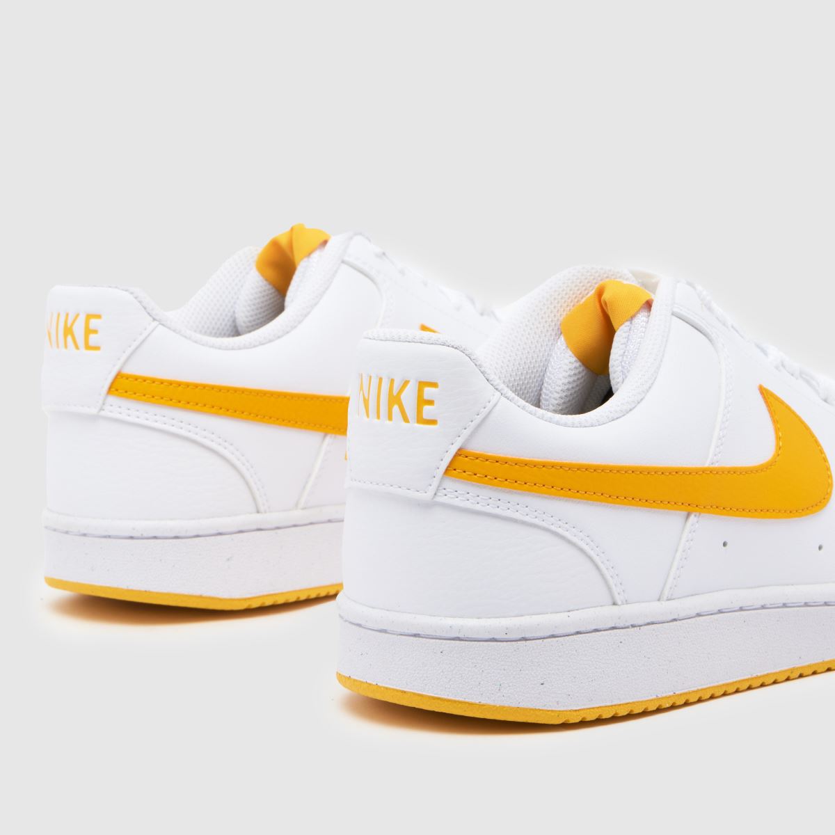 Nike Court Vision – Vita och gula träningsskor
