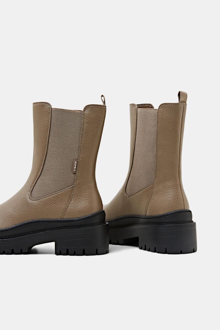Grobe Boots in Lederoptik