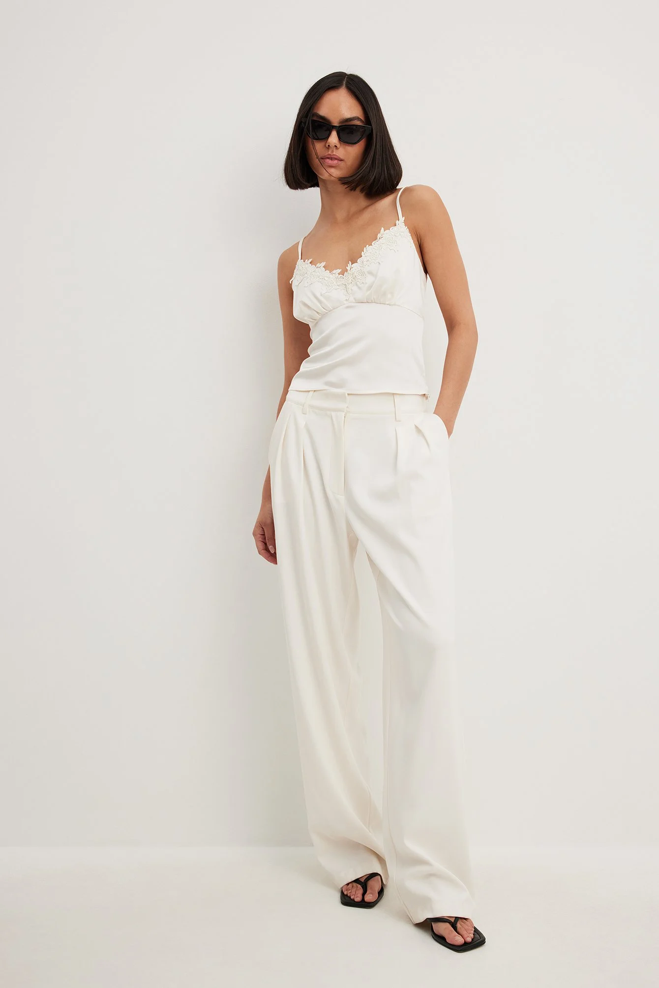 Cropped-Top aus Satin mit Spitze