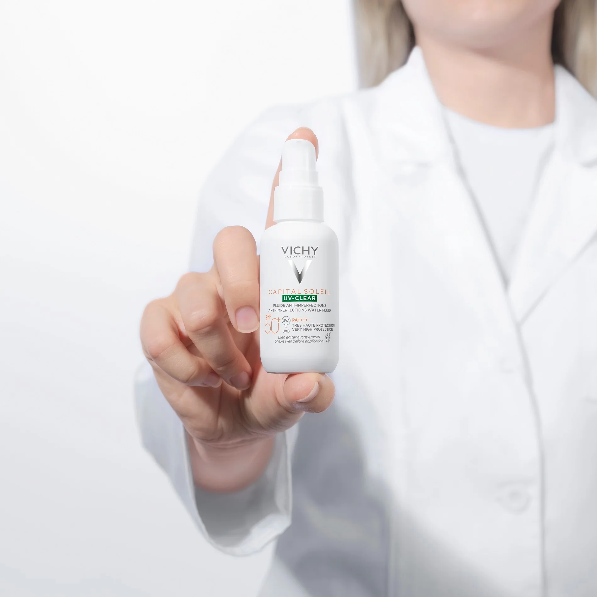 Capital Soleil UV-Clear Fluid Anti-Imperfection SPF50+ - Cremă de zi anti-imperfecțiuni, Tratamente protectoare