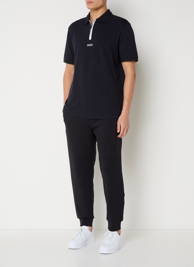 Pantaloni de trening Armani Exchange cu croială conică pe picioare și buzunare laterale.