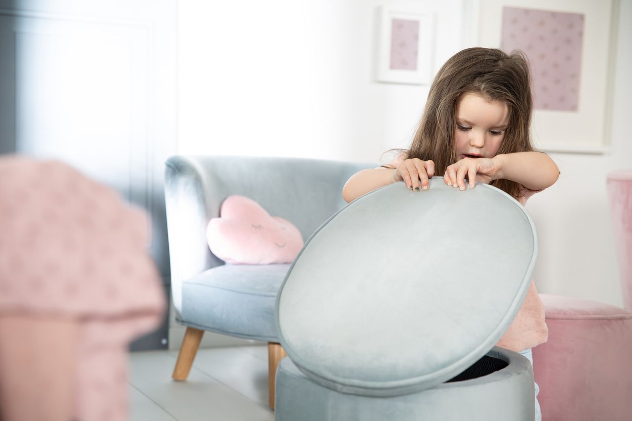 Roba Kinderhocker mit Aufbewahrungsfunktion „Lil Sofa“, oval, bequem, mit Samtstoff, Sky/Hellblau