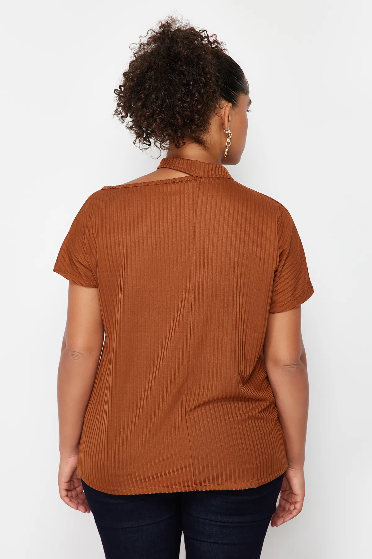 Trendyol Curve  Braune Camisole-Strickbluse in Übergröße