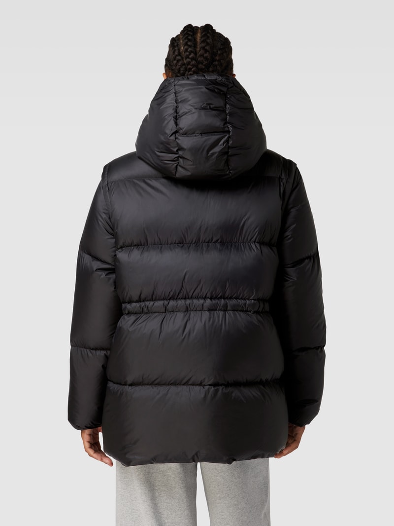 Steppjacke mit seitlichen Eingrifftaschen in schwarz