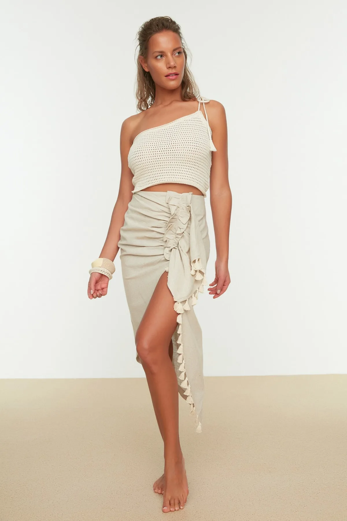 Trendyol Collection  Beigefarbener Midi-Rock mit gewebten Quasten TBESS21ET0529