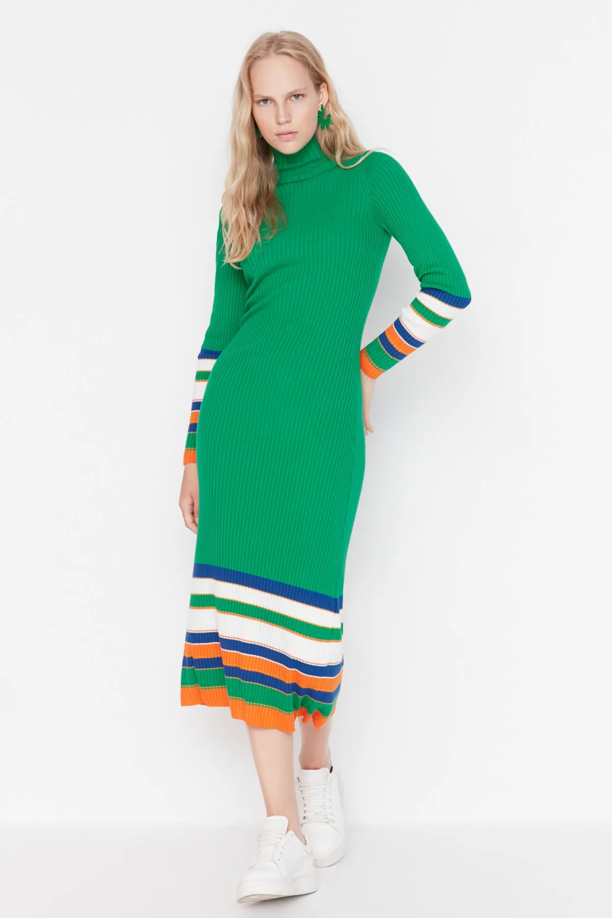 Trendyol Collection  Grün Grünes Midi-Strickkleid mit Farbblockmuster TWOAW23EL00070 Kleid TWOAW23EL00070