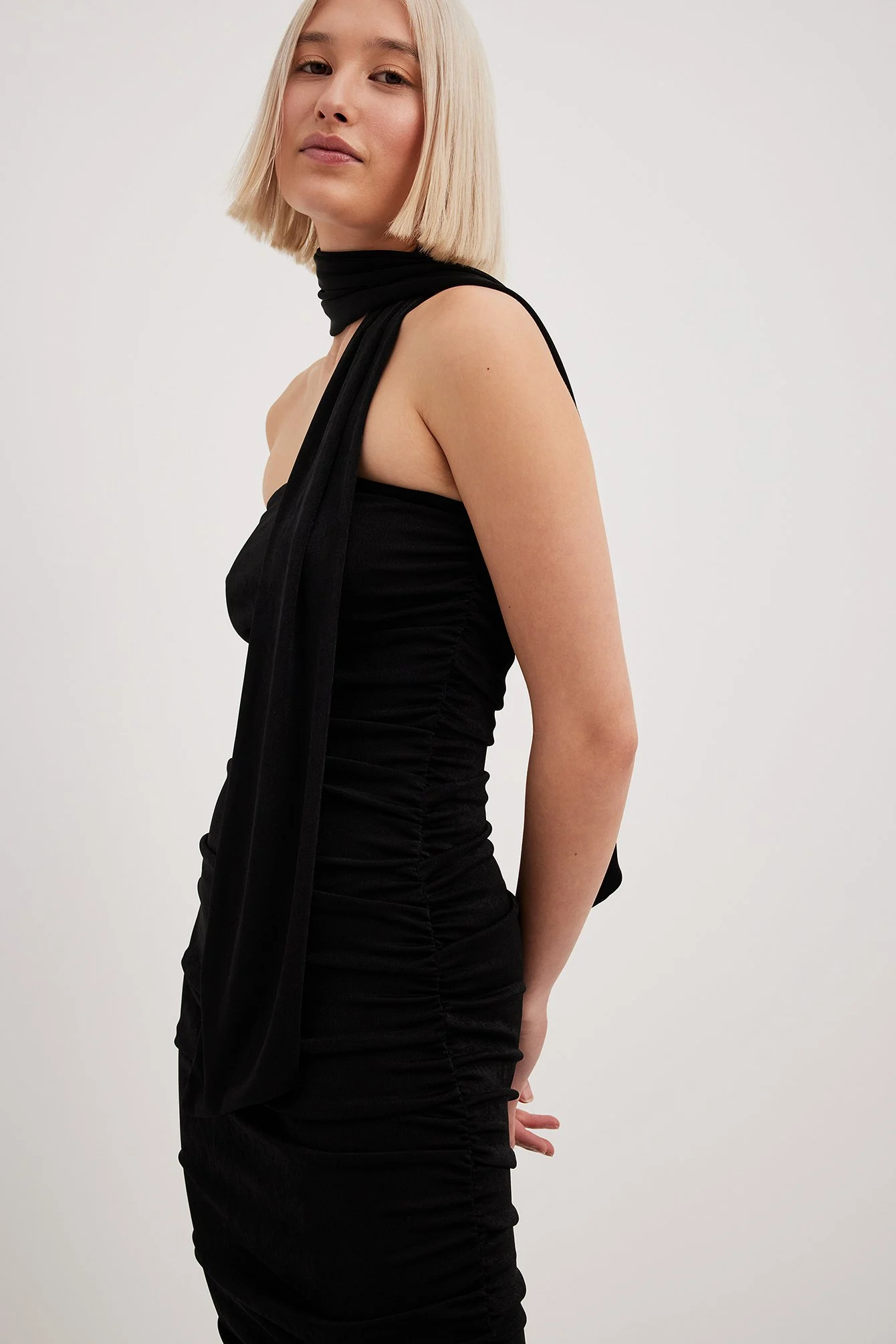 Gerüscht Kleid mit einem Schal-Detail