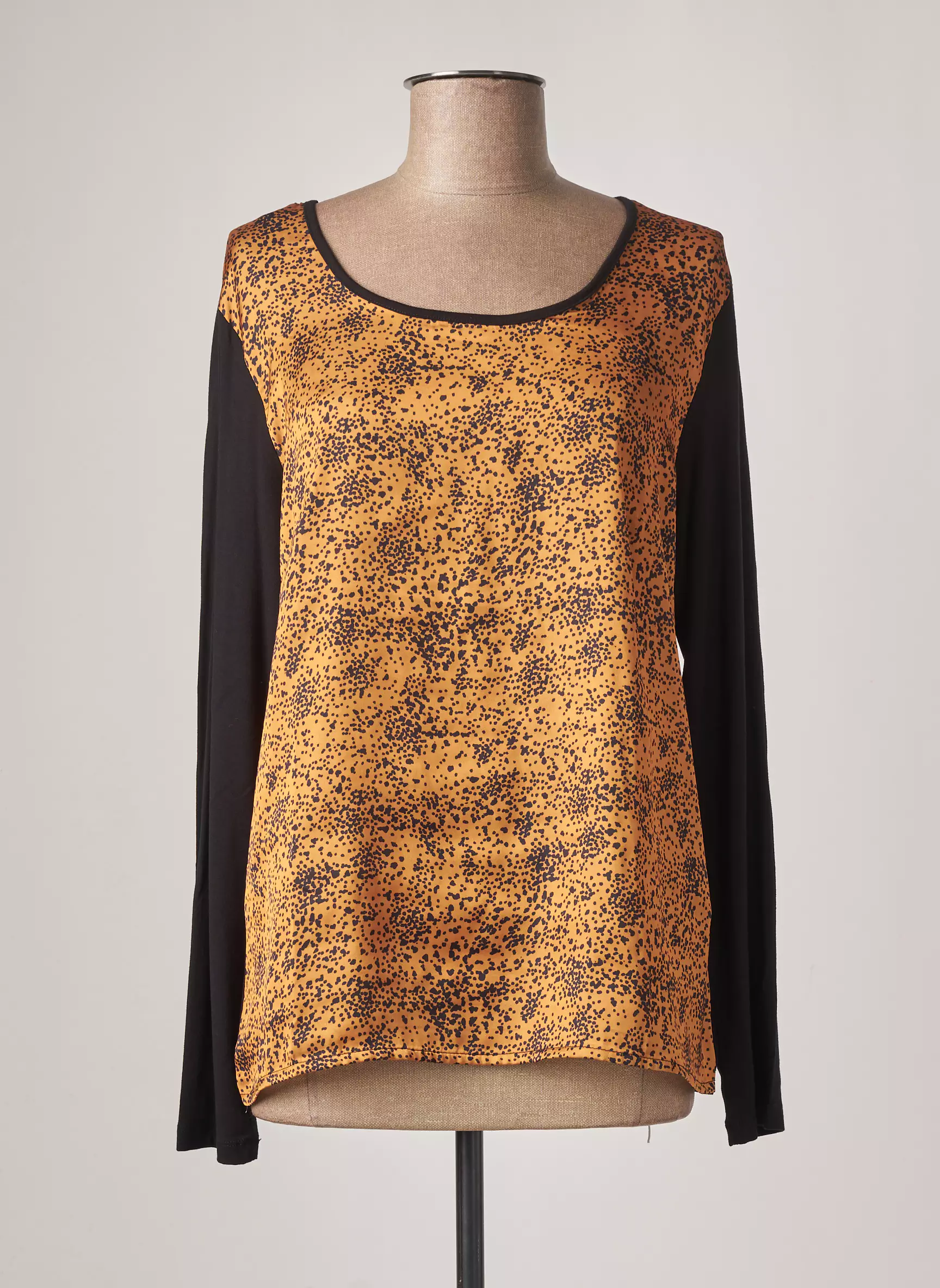 Julie Guerlande Tshirts Femme couleur noir