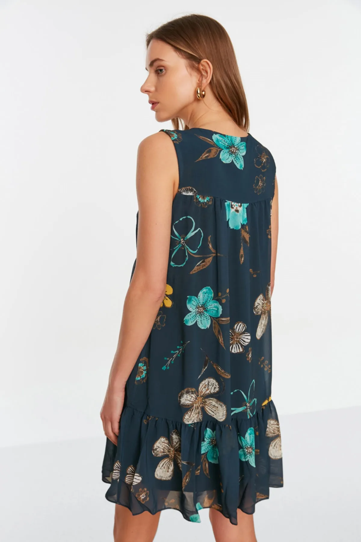 Trendyol Collection  Marineblaues, gerade geschnittenes, gefüttertes Mini-Webkleid mit Blumendruck TWOSS20EL2329