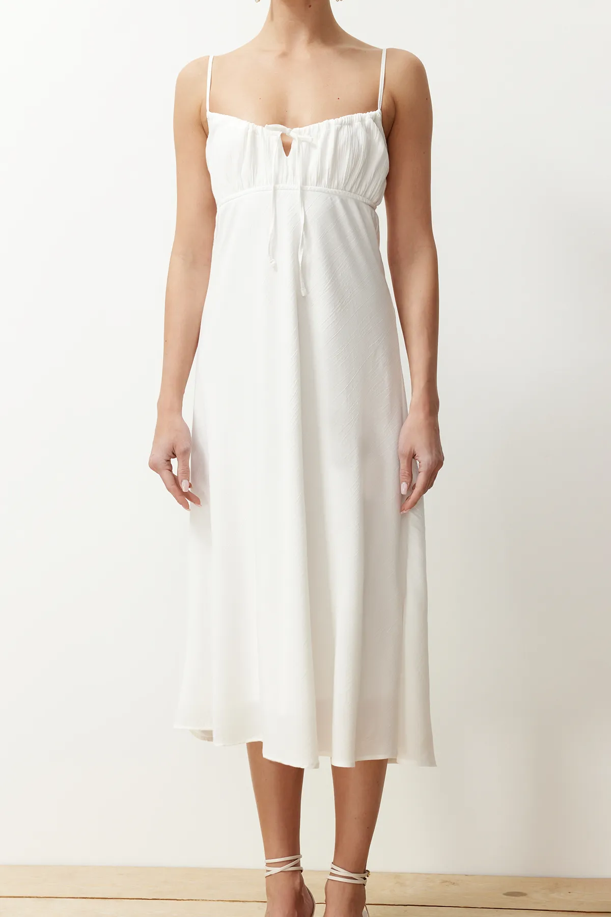 Trendyol Collection  Ecru gewebtes Midikleid TWOSS24EL00739