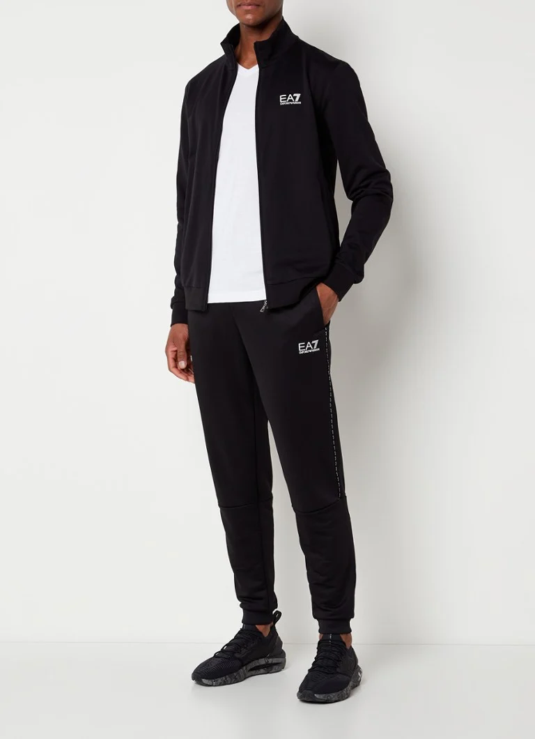 Trening Emporio Armani cu logo și buzunare laterale.