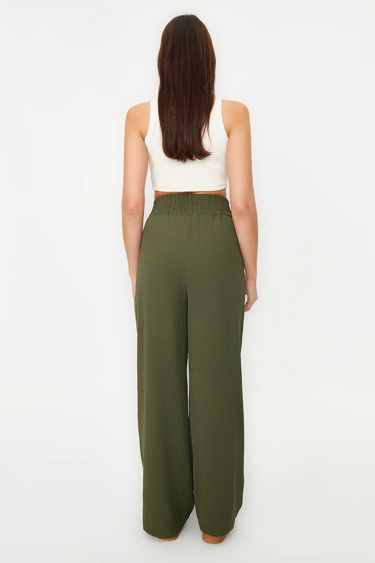 Trendyol Collection  Khakifarbene, elastische Webhose mit weitem Bein / breiter Knöcheltaille TWOSS22PL00024