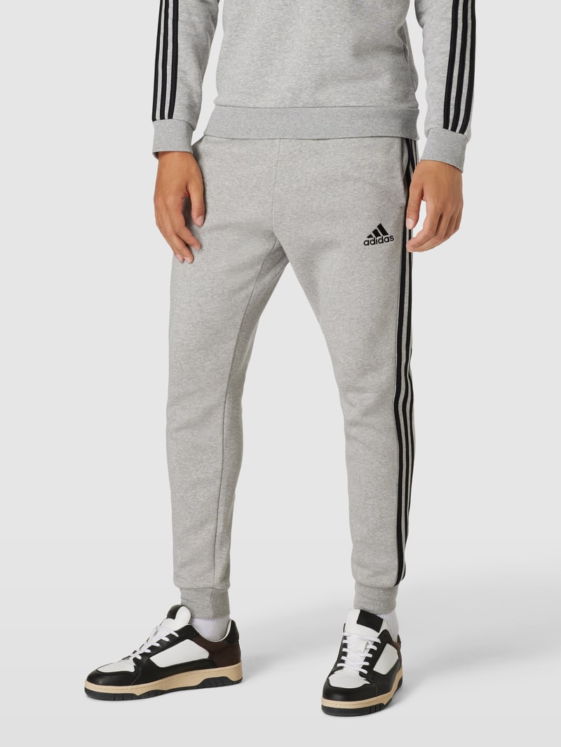 Sweatpants mit Label-Stitching in mittelgrau meliert