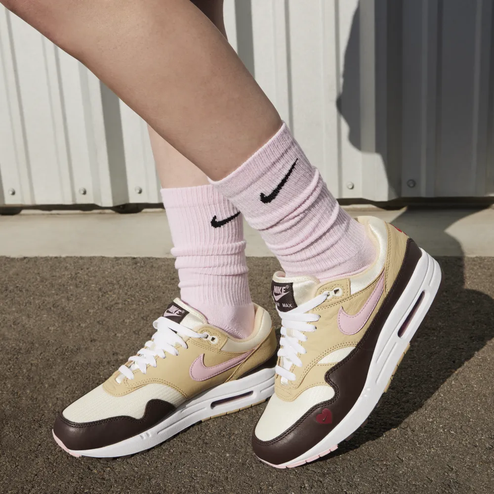Nike Air Max 1 Valentines Day - 2024 FZ4346-200 / braun