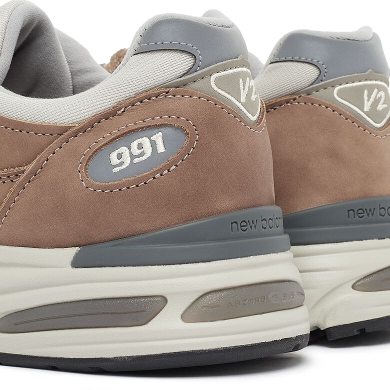 New Balance 991v2 