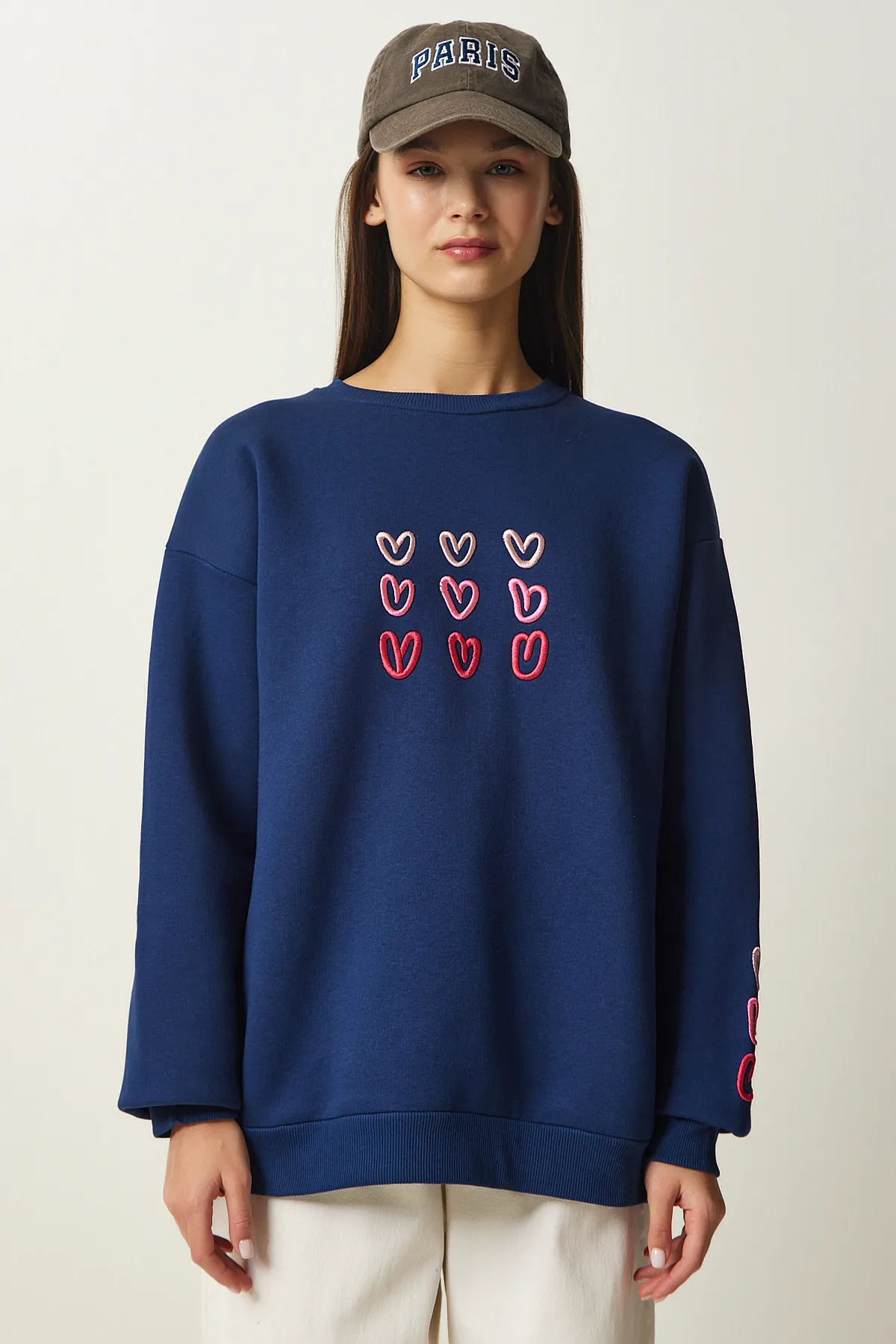 Happiness İstanbul  Marineblaues Damen-Sweatshirt mit aufgesticktem Herz und Roségold OW00004