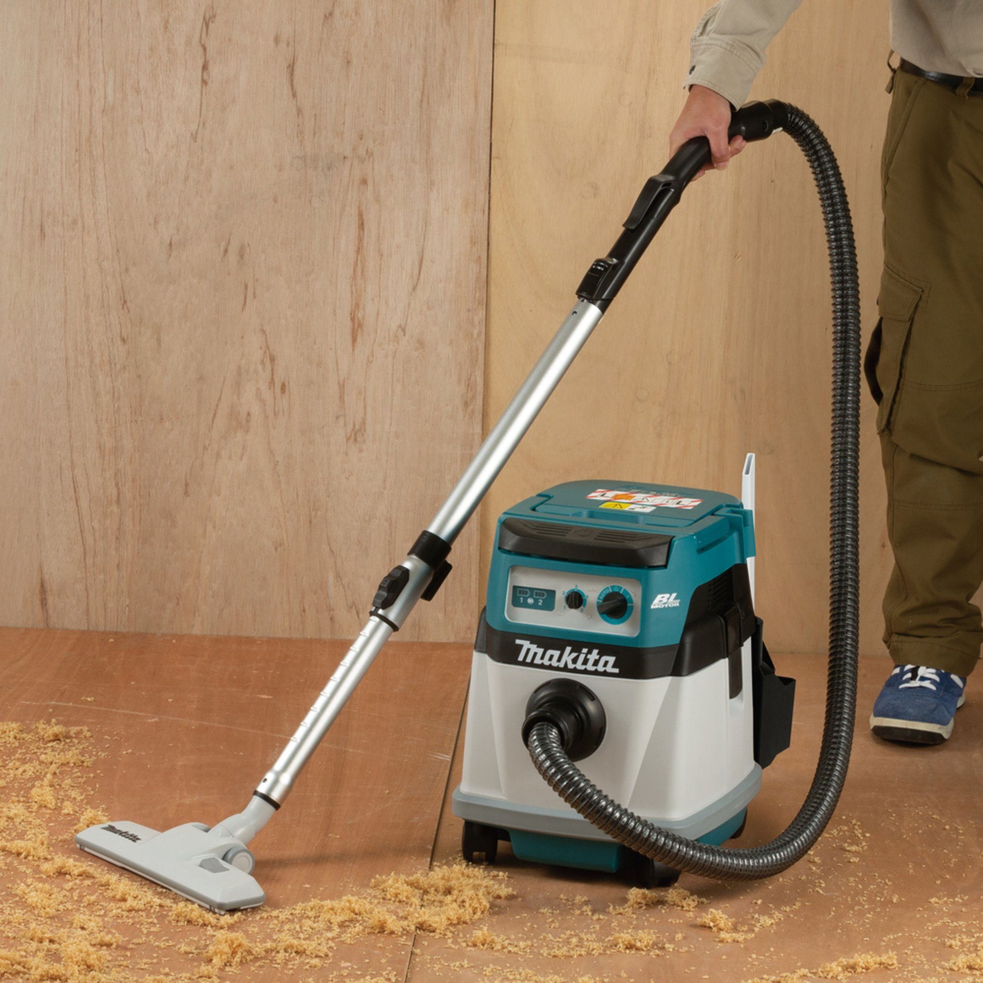 Makita Bodenstaubsauger Makita DVC155LZX2, Nass-/Trockensauger, (ohne, Mit Filterbeutel