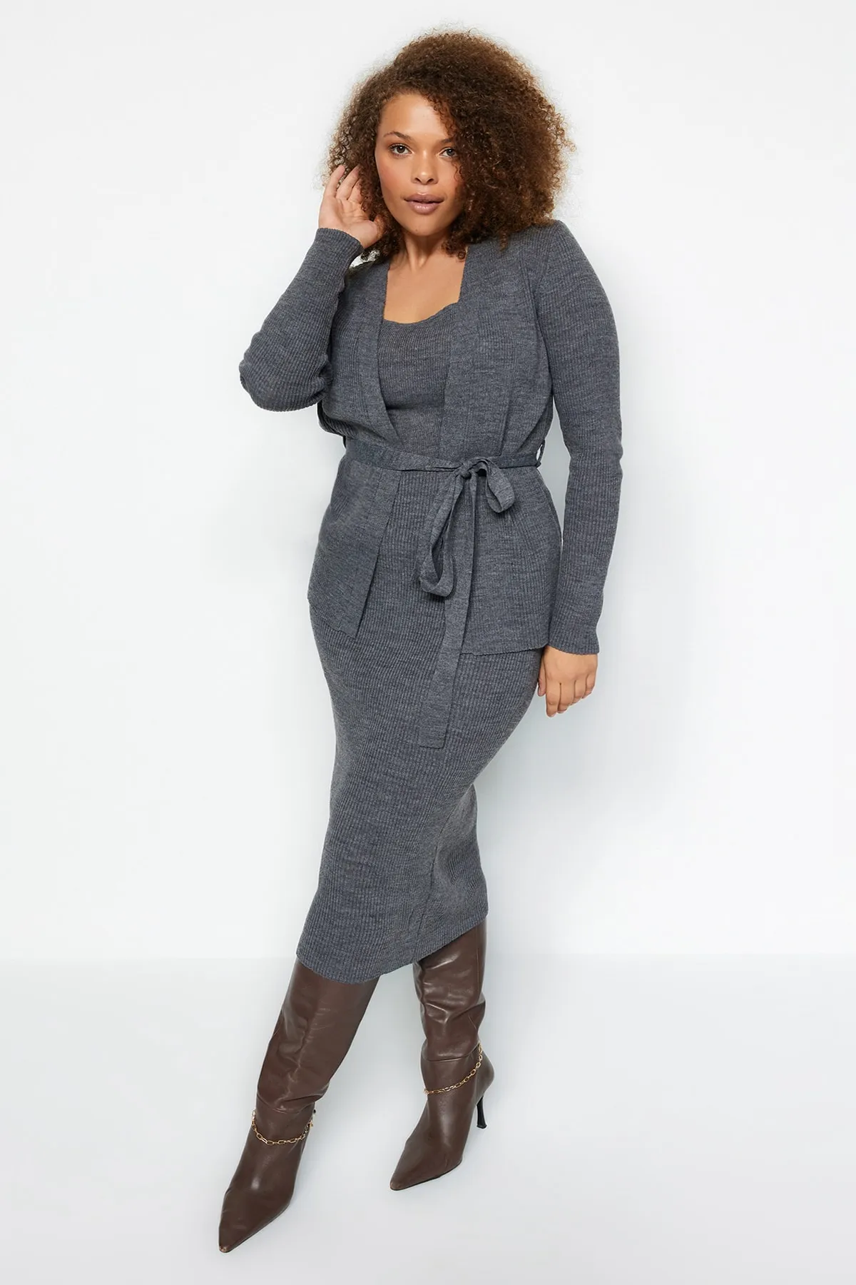 Trendyol Curve  Anthrazit 2-teiliges Strick-Cardigan-Kleid TBBAW24AH00016