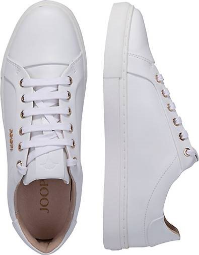 JOOP! Im cleanen Design mit klassischer, sechsfacher Schnürung und aus purem Glattleder präsentieren sich die Sneaker Tinta Coralie als Allrounder zur Shirt-Jeans-Kombi, dem Blusen-Rock-Duo oder einem Midikleid. Die gummierte Laufsohle und feine Logo