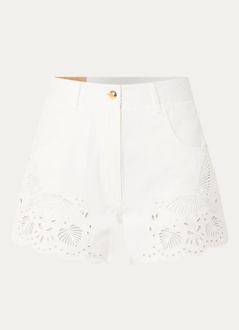 Shorts jeans de cintura alta e corte reto da Farm Rio com detalhes vazados.