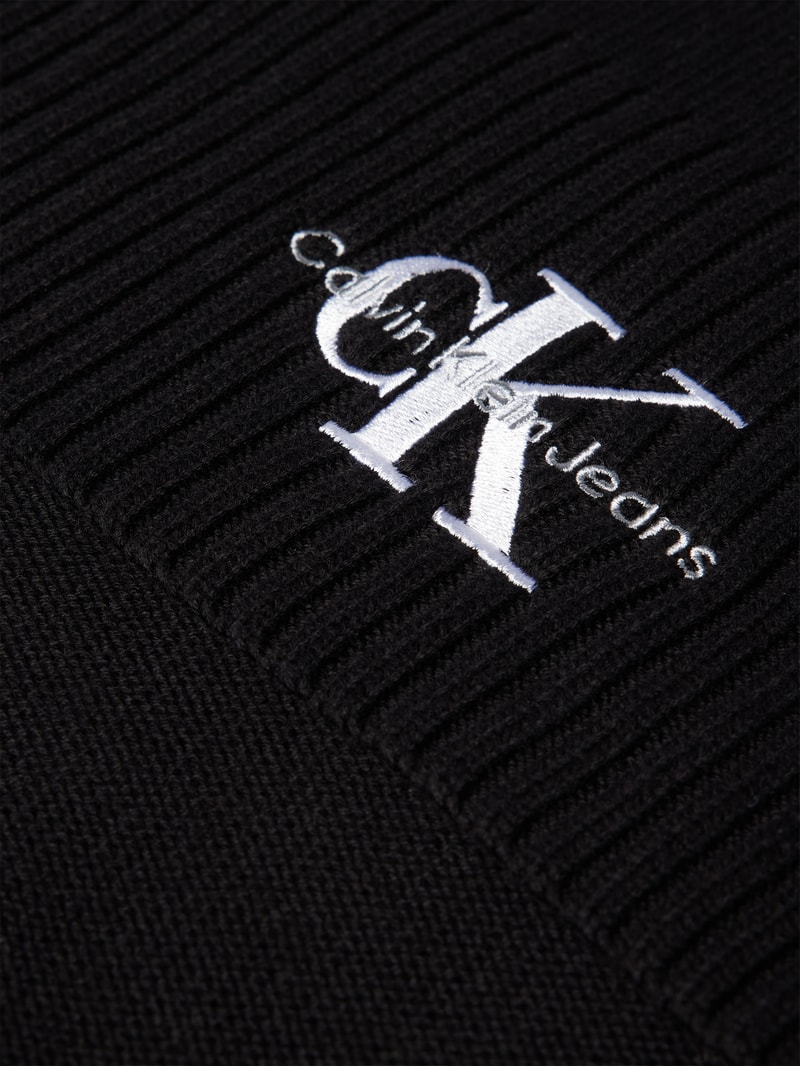 Strickschal mit Label-Stitching  Modell 'MONOLOGO' in black