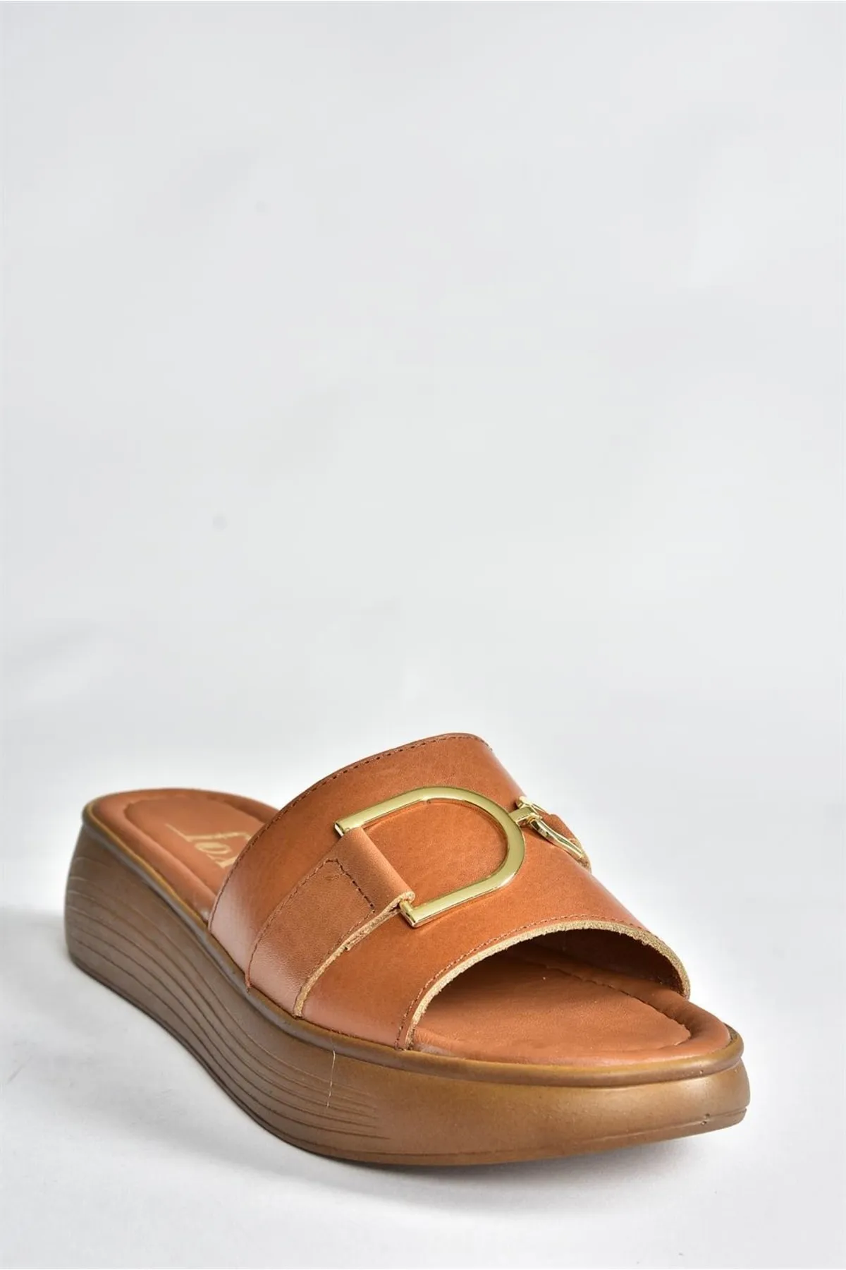 Fox Shoes  Hellbraune Damen-Hausschuhe aus echtem Leder mit hoher Sohle P291049403