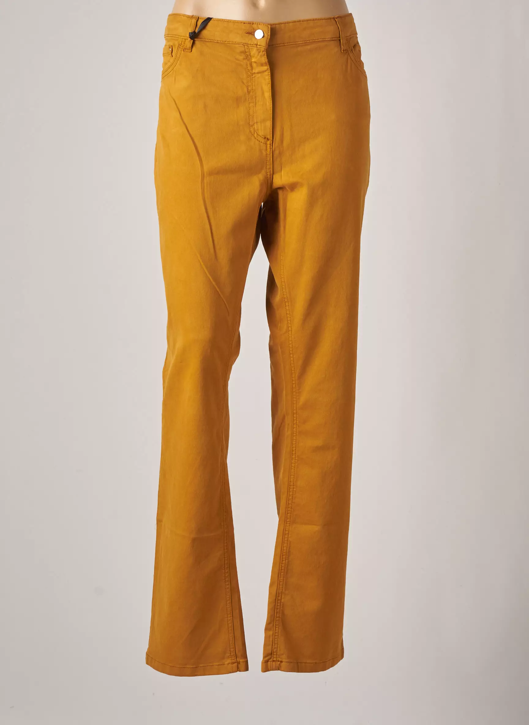 Julie Guerlande Pantalons Slim Femme couleur jaune