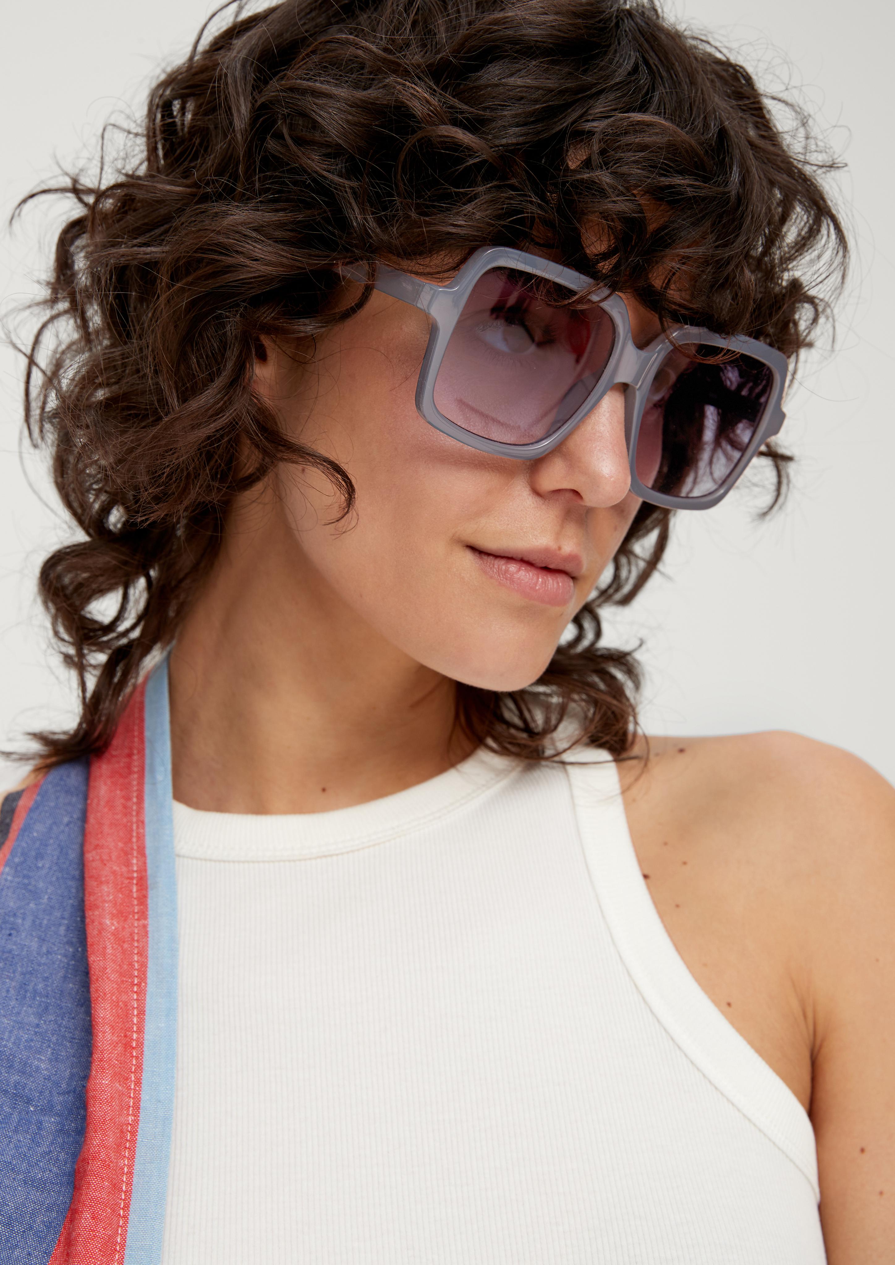 Große Sonnenbrille mit quadratischen Gläsern  6008487-400